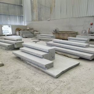 郑州 整石台阶（大面火烧+侧面自然面），出货前厂内拼装