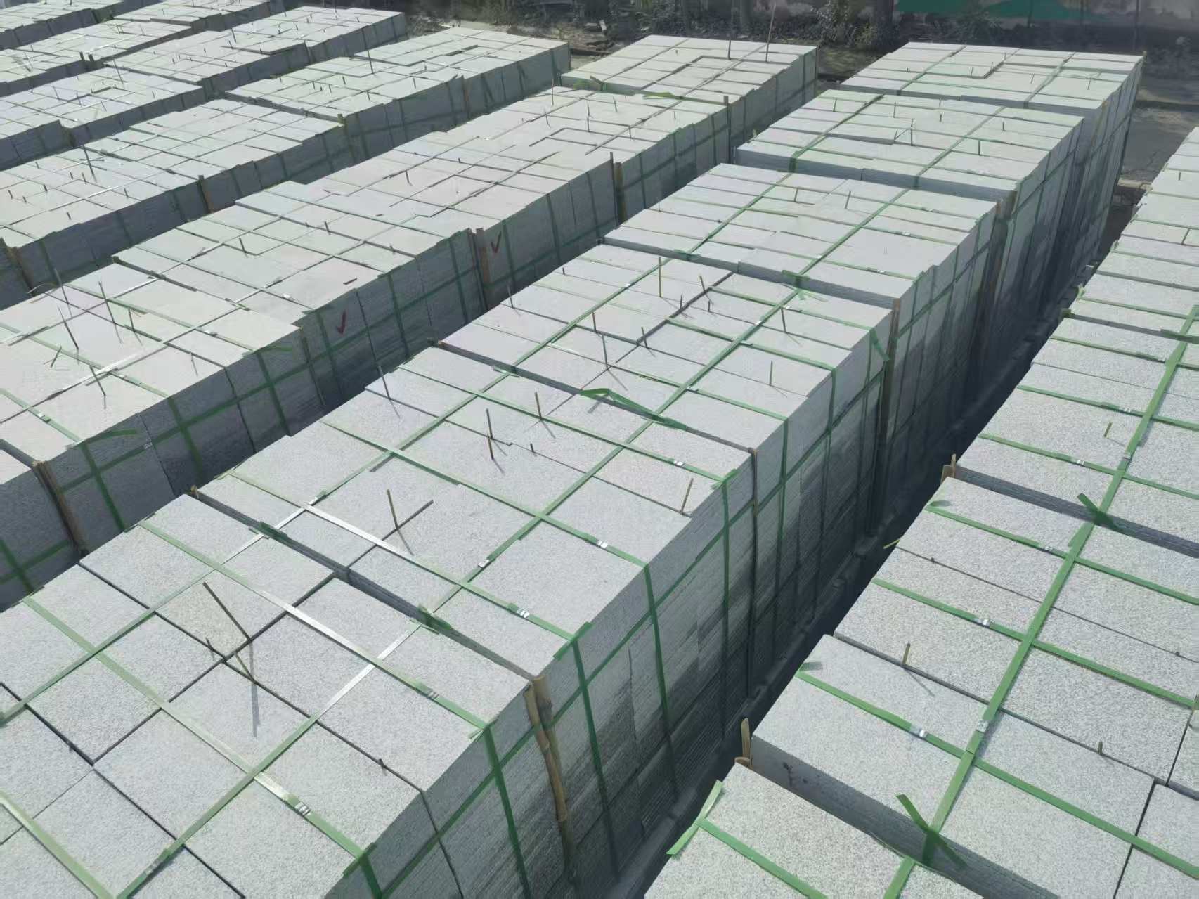 郑州 芝麻白1.8公分火烧300*600地铺，清仓大甩卖