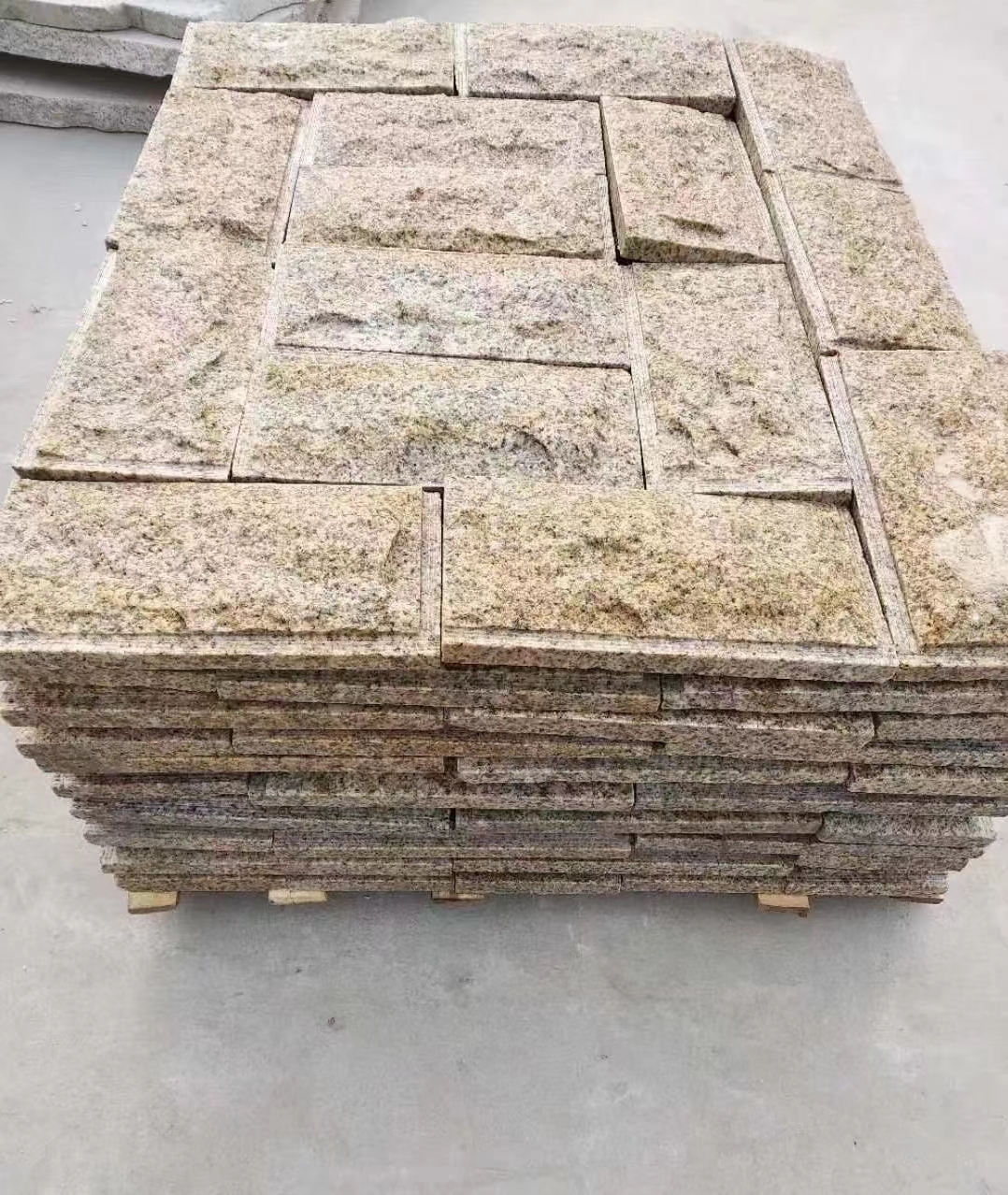郑州黄锈石蘑菇石