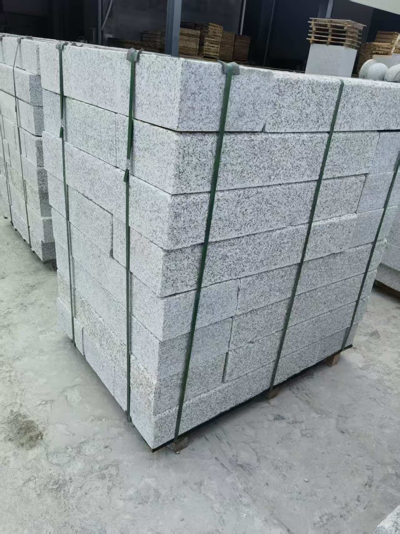 郑州 芙蓉白火烧两面路沿石