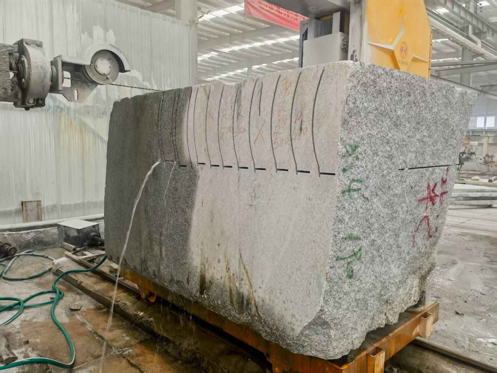 郑州 602，大花芙蓉白，绳锯加工弧形路沿石