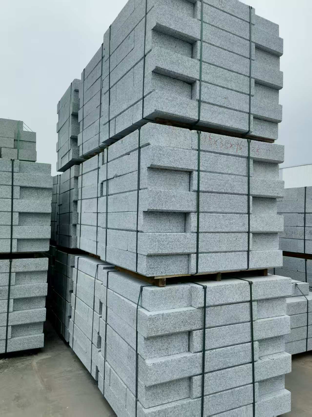 郑州 路沿石，板板正正的路沿石