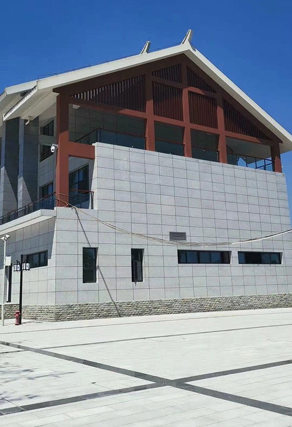 郑州芝麻灰花岗岩在景区地面及墙壁的应用